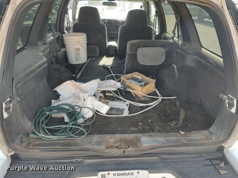 image for item DQ0438 2000 Chevrolet Blazer  SUV