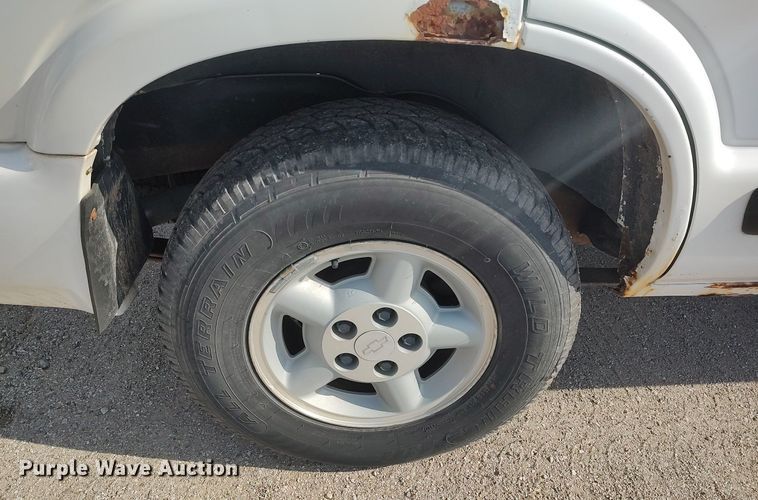 image for item DQ0438 2000 Chevrolet Blazer  SUV