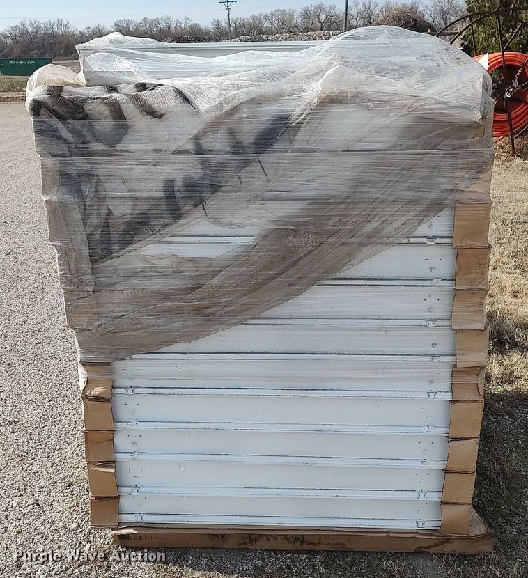 image for item DQ0439 Approximately 25 fluorescent light fixtures