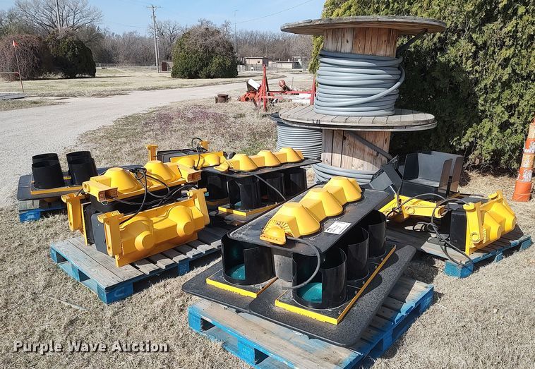 image for item DQ0442 Road safety equipment