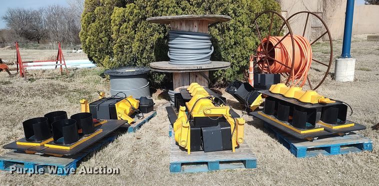 image for item DQ0442 Road safety equipment