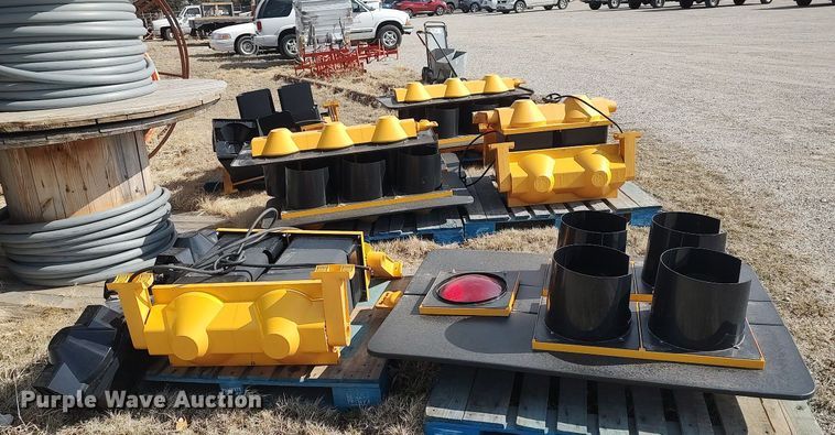 image for item DQ0442 Road safety equipment