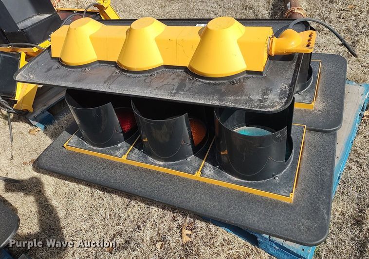 image for item DQ0442 Road safety equipment