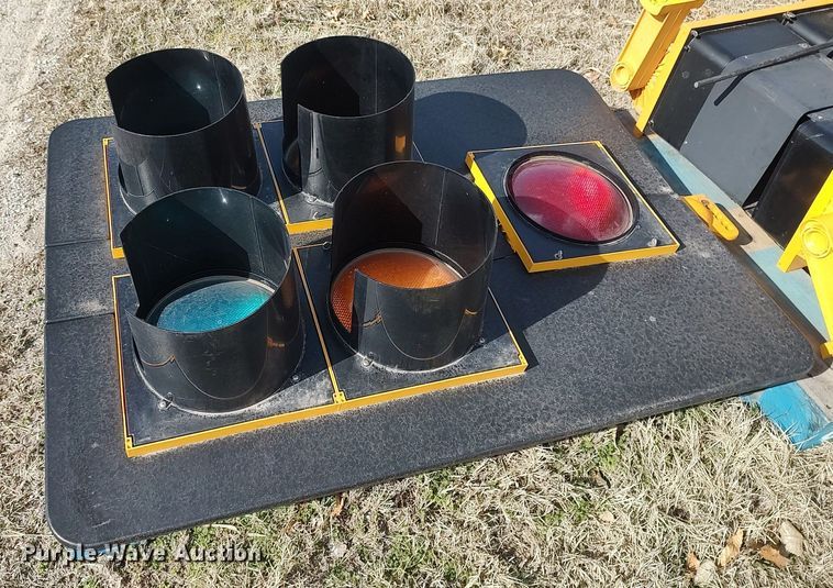 image for item DQ0442 Road safety equipment