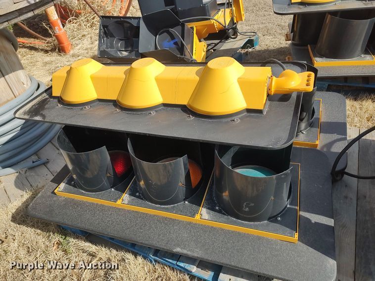 image for item DQ0442 Road safety equipment