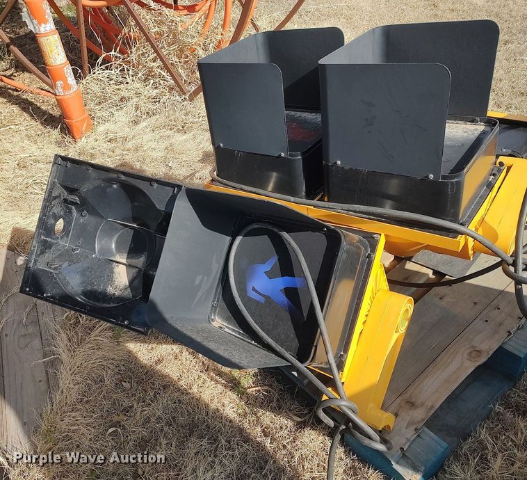 image for item DQ0442 Road safety equipment