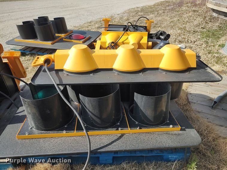 image for item DQ0442 Road safety equipment