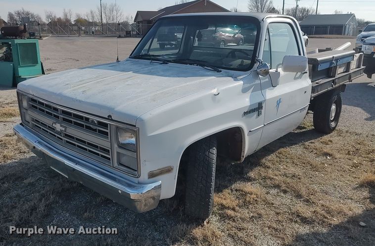 image for item DQ0444 1987 Chevrolet R10  flatbed pickup truck