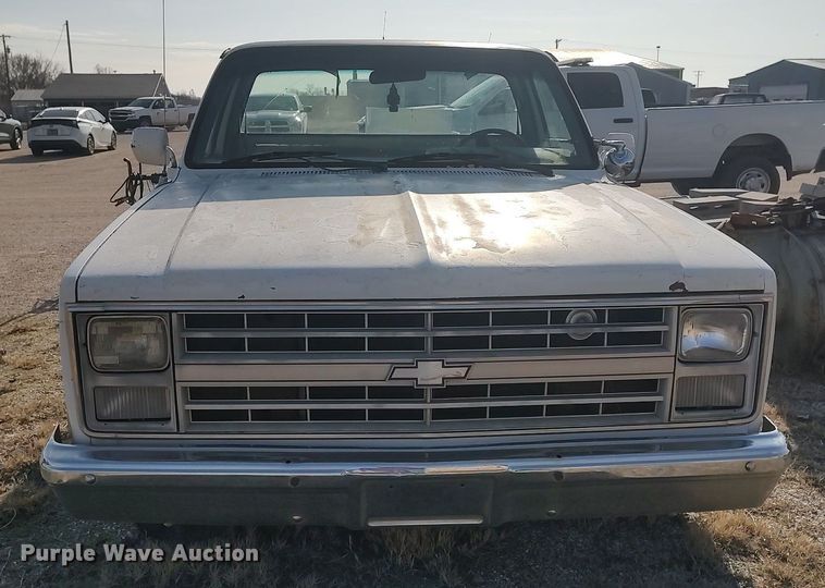 image for item DQ0444 1987 Chevrolet R10  flatbed pickup truck