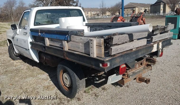 image for item DQ0444 1987 Chevrolet R10  flatbed pickup truck