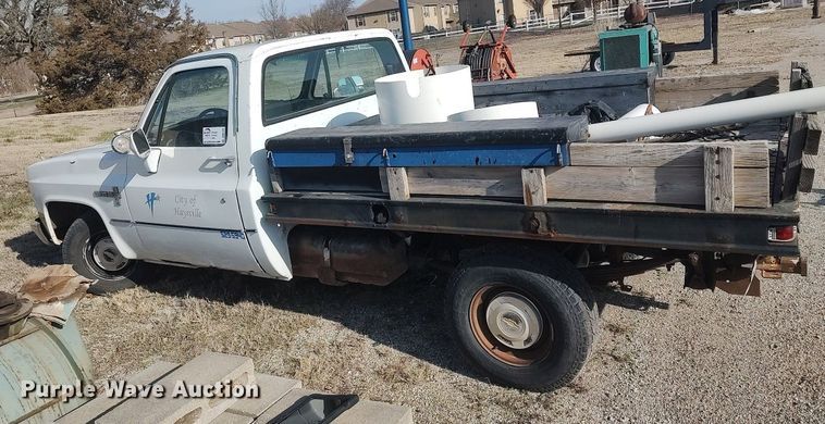 image for item DQ0444 1987 Chevrolet R10  flatbed pickup truck