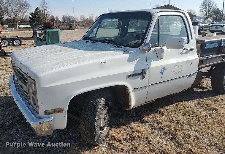 image for item DQ0444 1987 Chevrolet R10  flatbed pickup truck