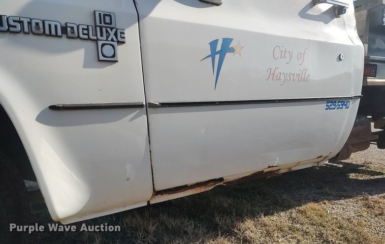 image for item DQ0444 1987 Chevrolet R10  flatbed pickup truck