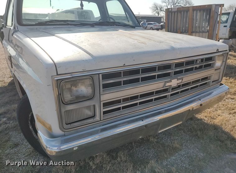 image for item DQ0444 1987 Chevrolet R10  flatbed pickup truck