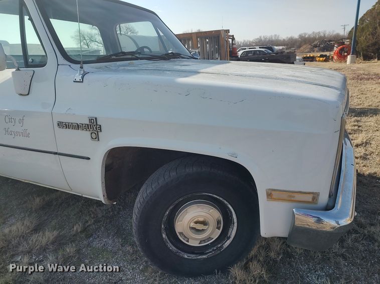 image for item DQ0444 1987 Chevrolet R10  flatbed pickup truck