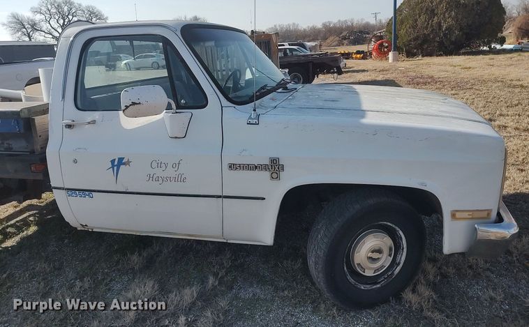 image for item DQ0444 1987 Chevrolet R10  flatbed pickup truck