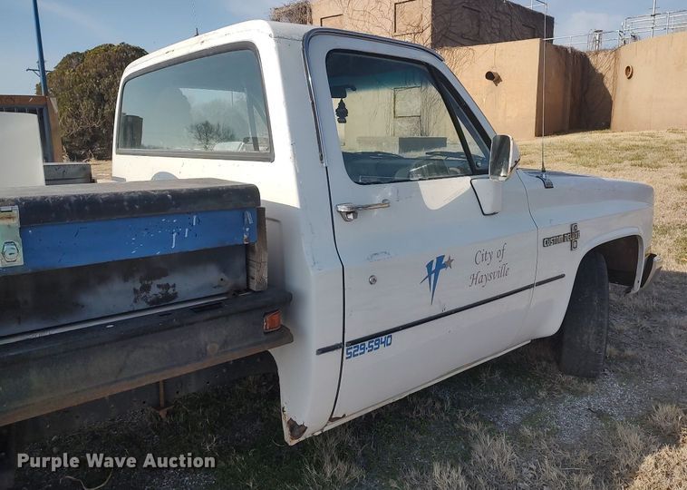 image for item DQ0444 1987 Chevrolet R10  flatbed pickup truck