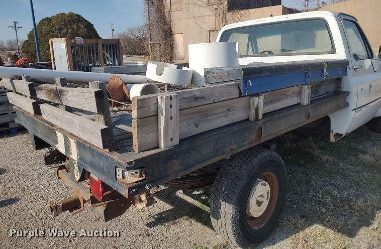 image for item DQ0444 1987 Chevrolet R10  flatbed pickup truck