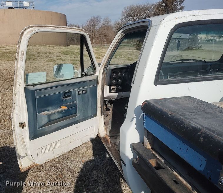 image for item DQ0444 1987 Chevrolet R10  flatbed pickup truck