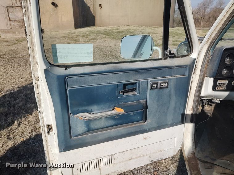 image for item DQ0444 1987 Chevrolet R10  flatbed pickup truck