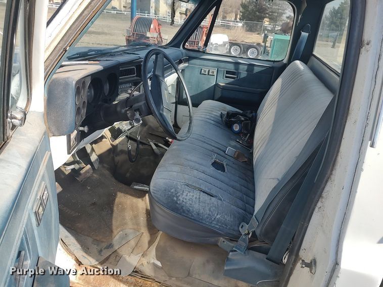 image for item DQ0444 1987 Chevrolet R10  flatbed pickup truck