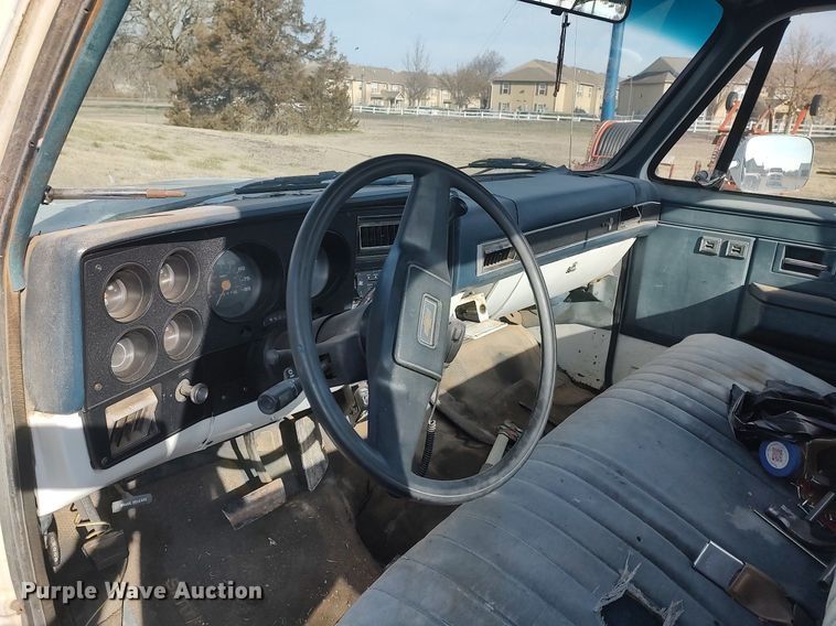 image for item DQ0444 1987 Chevrolet R10  flatbed pickup truck