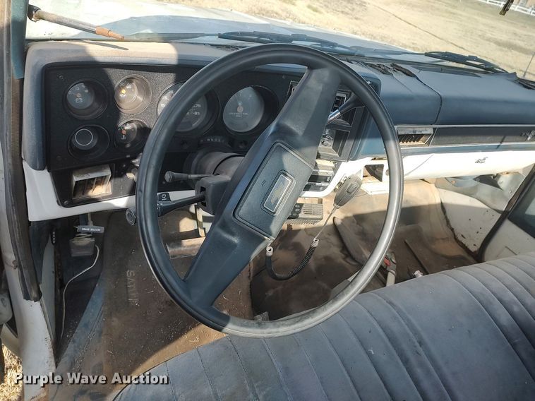 image for item DQ0444 1987 Chevrolet R10  flatbed pickup truck