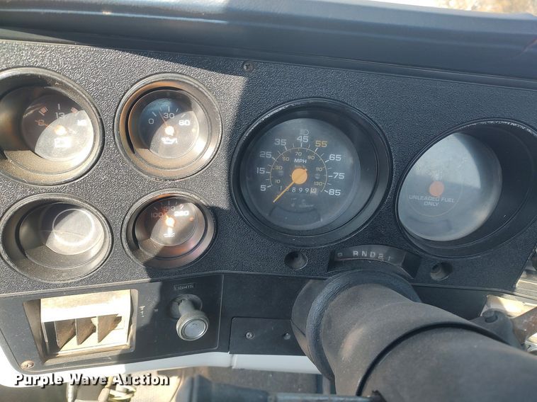 image for item DQ0444 1987 Chevrolet R10  flatbed pickup truck