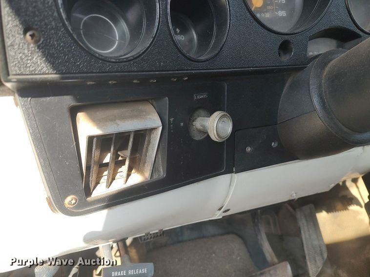 image for item DQ0444 1987 Chevrolet R10  flatbed pickup truck