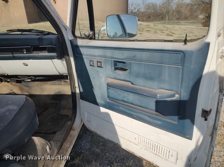 image for item DQ0444 1987 Chevrolet R10  flatbed pickup truck