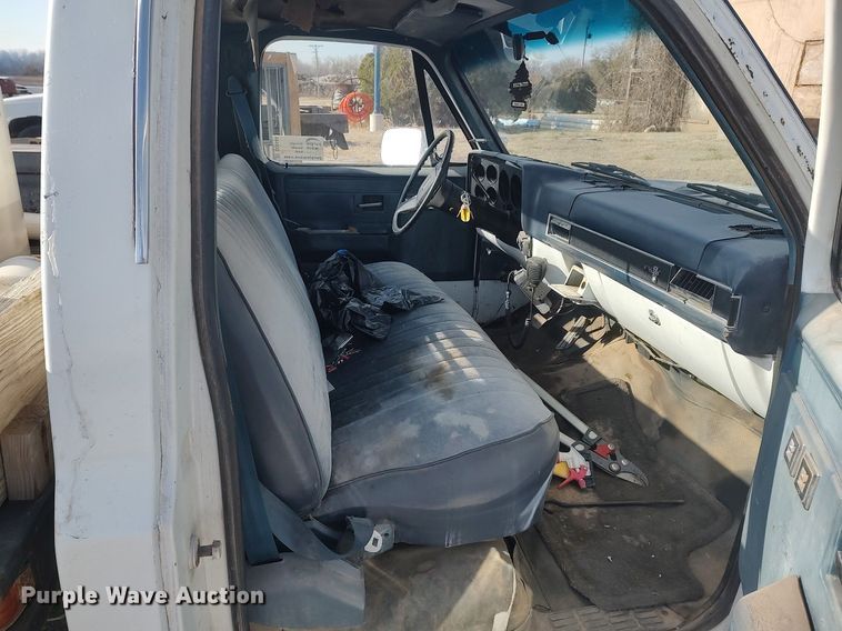 image for item DQ0444 1987 Chevrolet R10  flatbed pickup truck