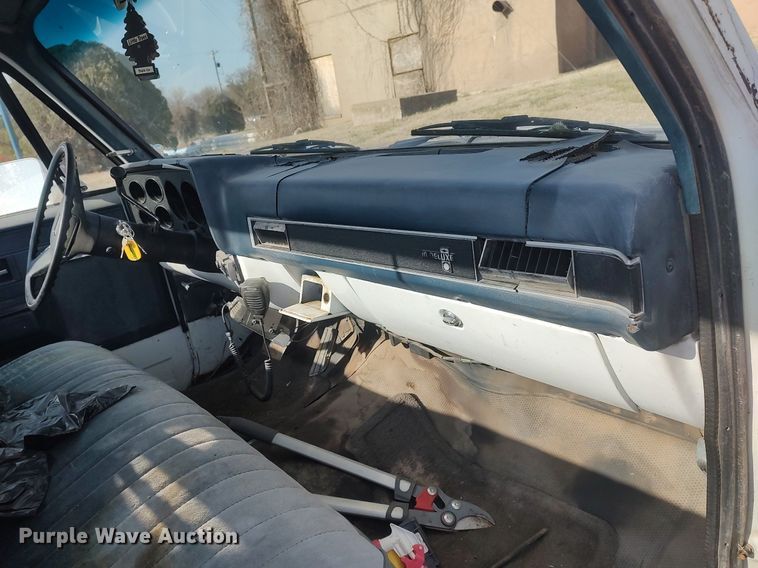 image for item DQ0444 1987 Chevrolet R10  flatbed pickup truck