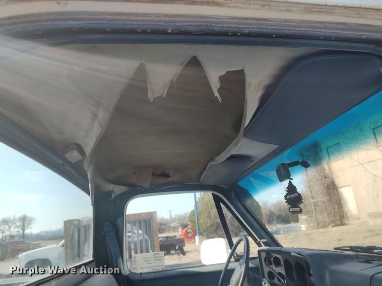 image for item DQ0444 1987 Chevrolet R10  flatbed pickup truck