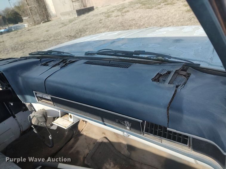 image for item DQ0444 1987 Chevrolet R10  flatbed pickup truck