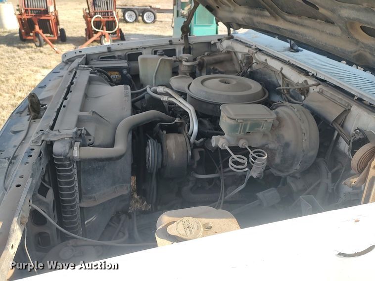 image for item DQ0444 1987 Chevrolet R10  flatbed pickup truck