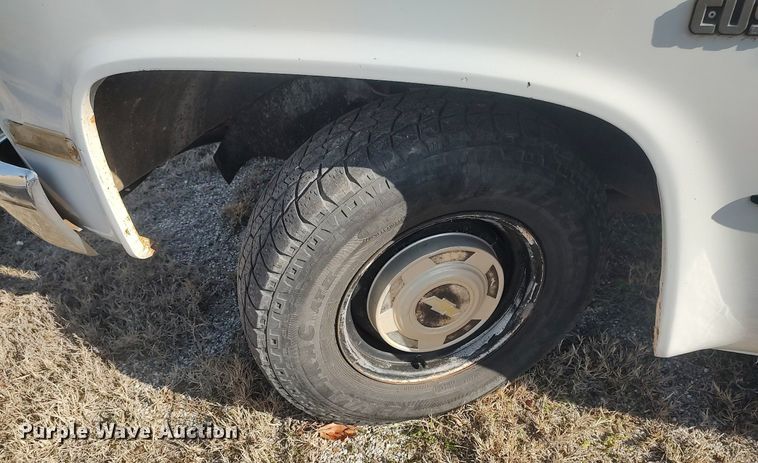 image for item DQ0444 1987 Chevrolet R10  flatbed pickup truck