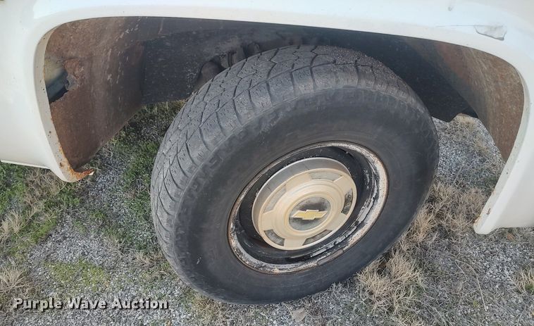 image for item DQ0444 1987 Chevrolet R10  flatbed pickup truck