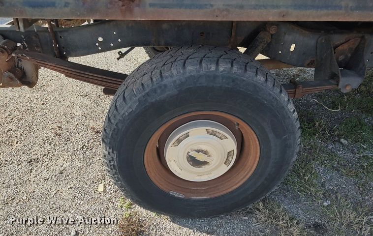 image for item DQ0444 1987 Chevrolet R10  flatbed pickup truck