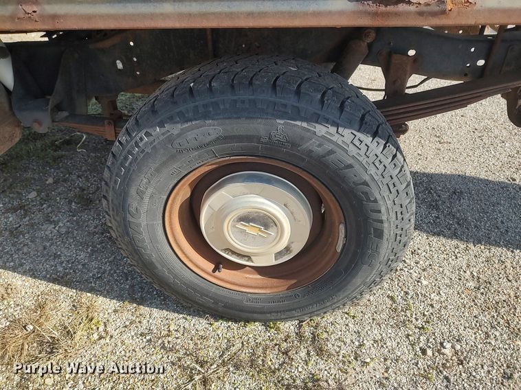 image for item DQ0444 1987 Chevrolet R10  flatbed pickup truck