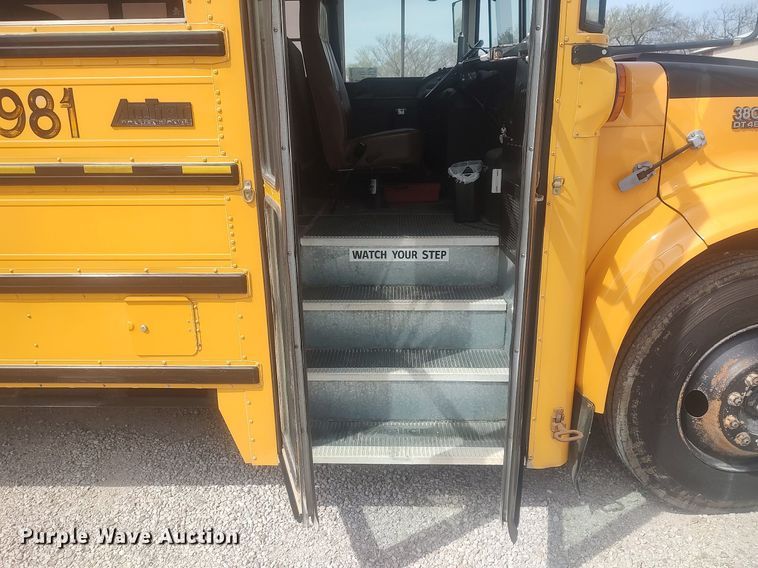 image for item DQ0468 1997 International 3800  school bus