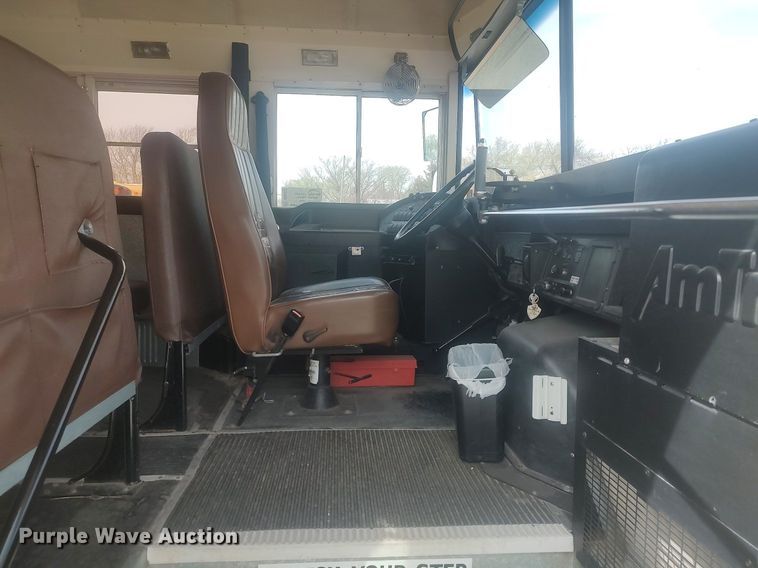 image for item DQ0468 1997 International 3800  school bus