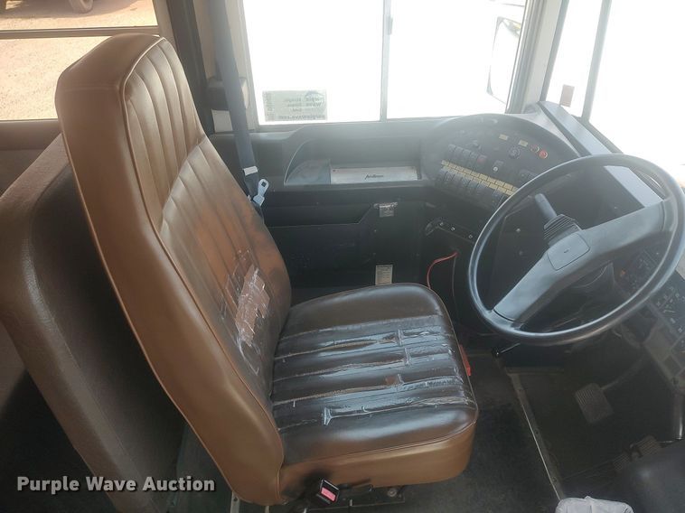 image for item DQ0468 1997 International 3800  school bus