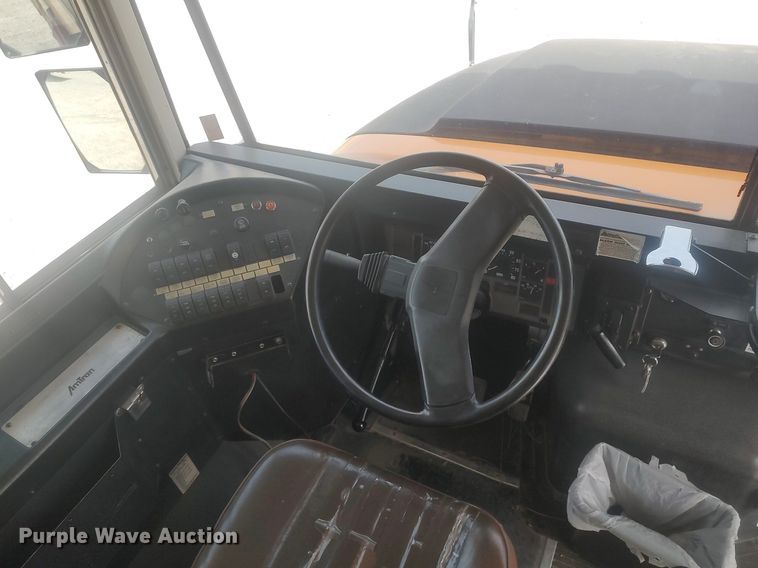 image for item DQ0468 1997 International 3800  school bus