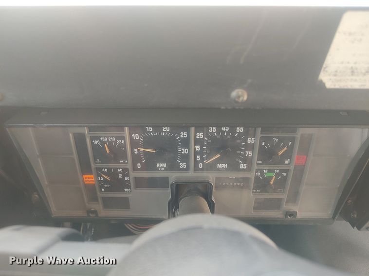 image for item DQ0468 1997 International 3800  school bus