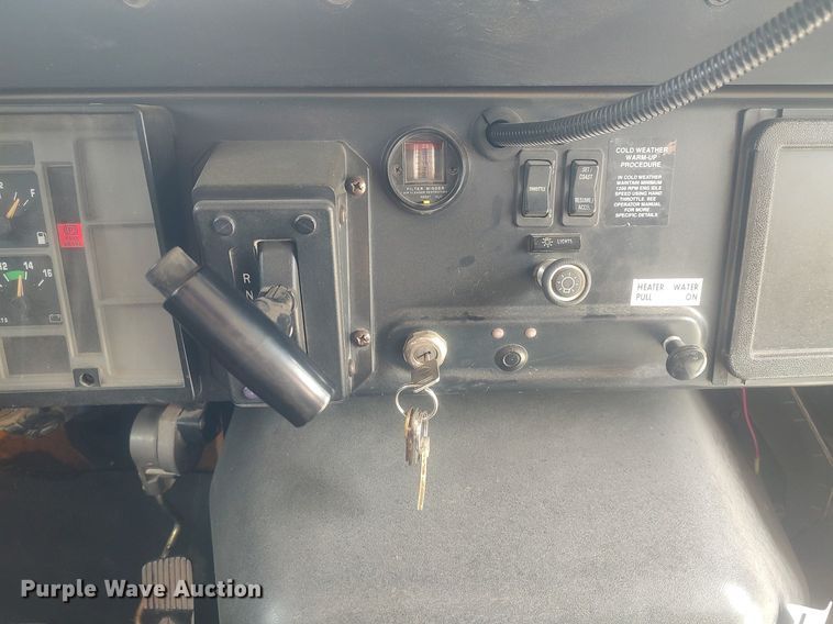 image for item DQ0468 1997 International 3800  school bus