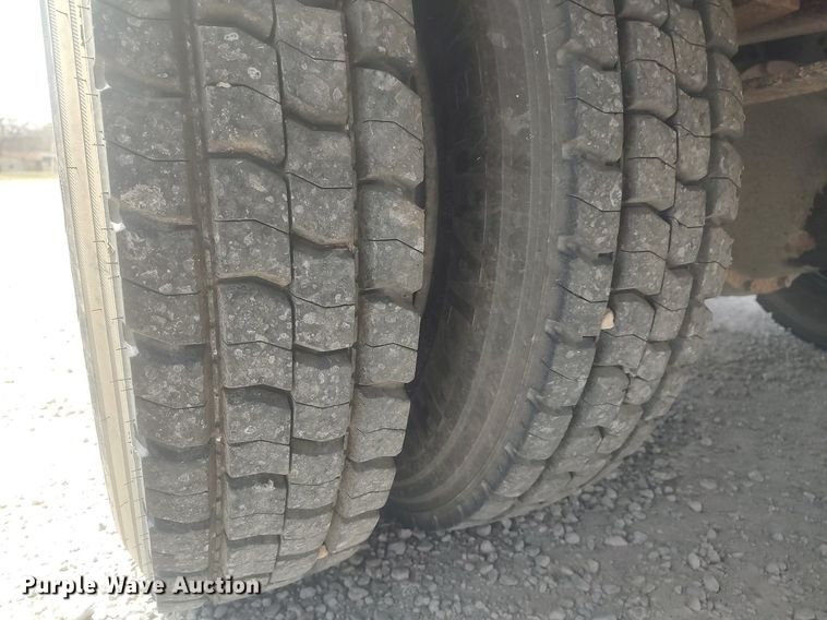 image for item DQ0468 1997 International 3800  school bus