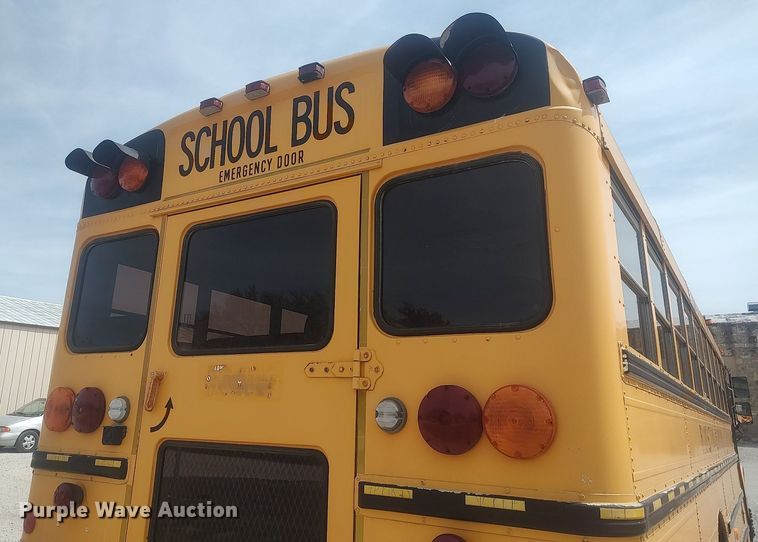 image for item DQ0469 1997 International 3800  school bus