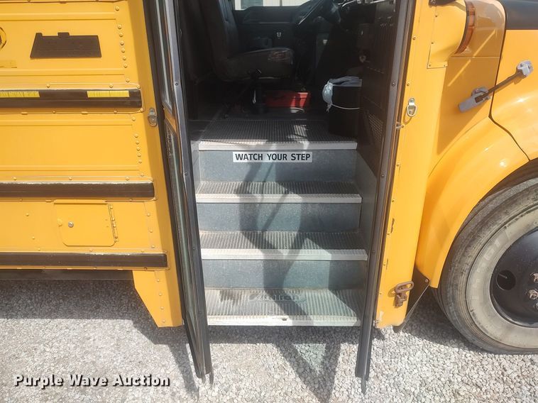 image for item DQ0469 1997 International 3800  school bus