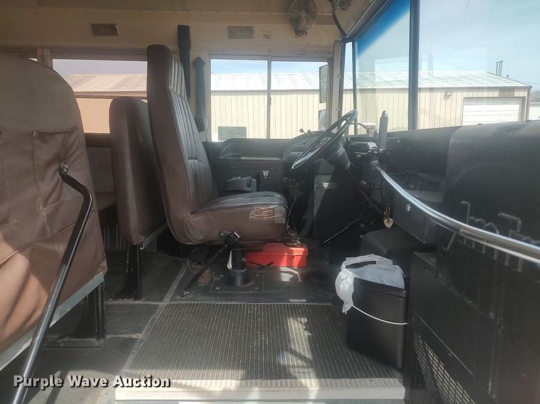 image for item DQ0469 1997 International 3800  school bus