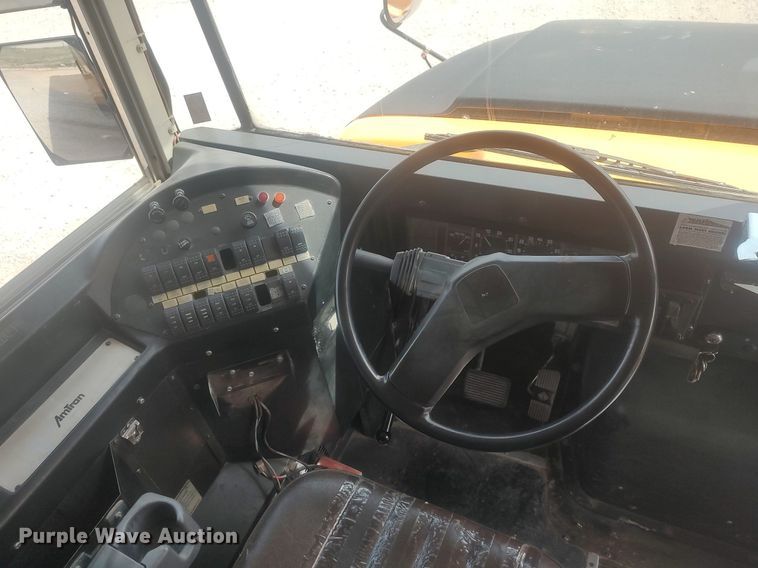 image for item DQ0469 1997 International 3800  school bus